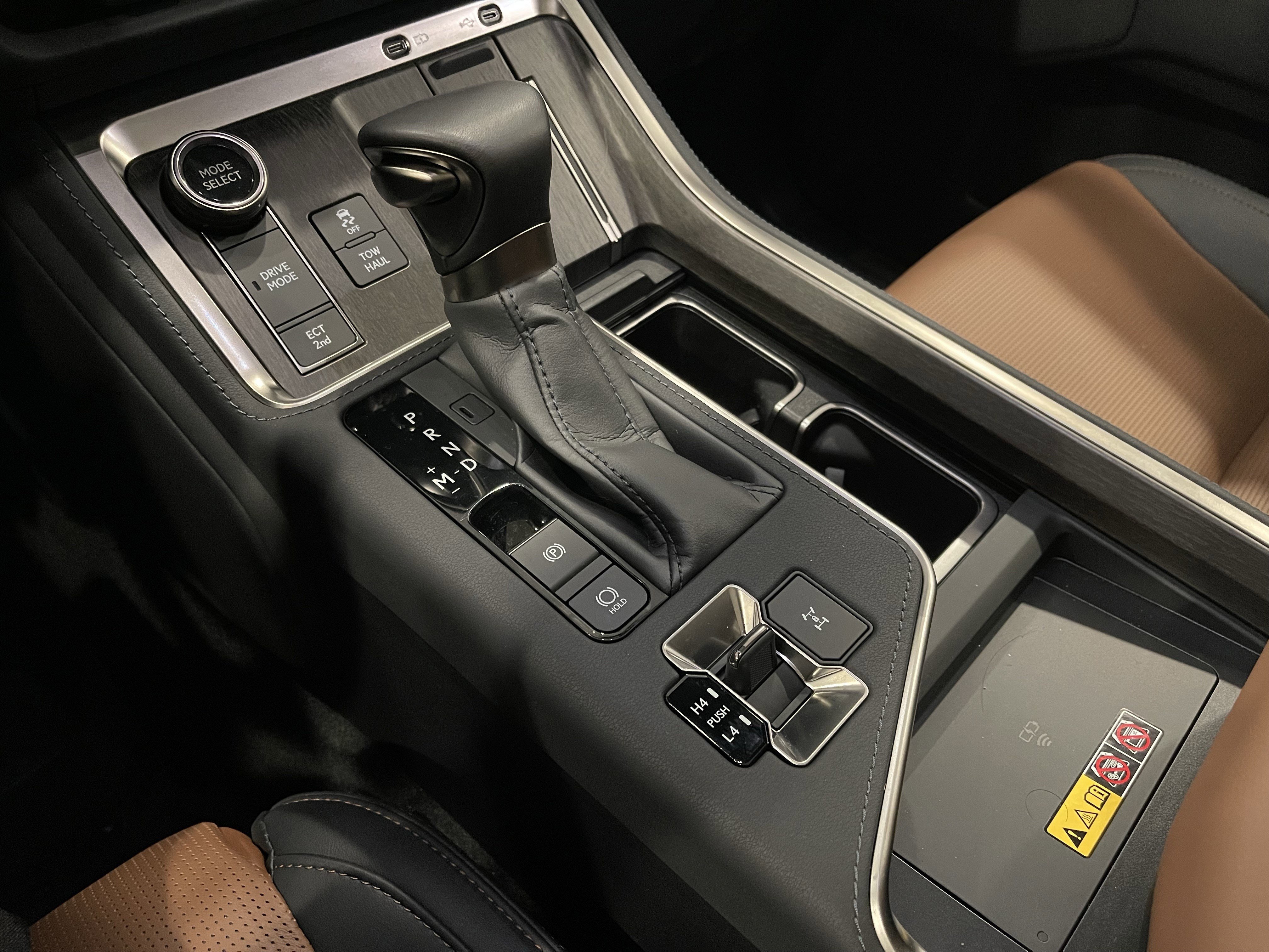 Used 2024 Lexus GX 550 w/ Accessory Package (Z1) image 19