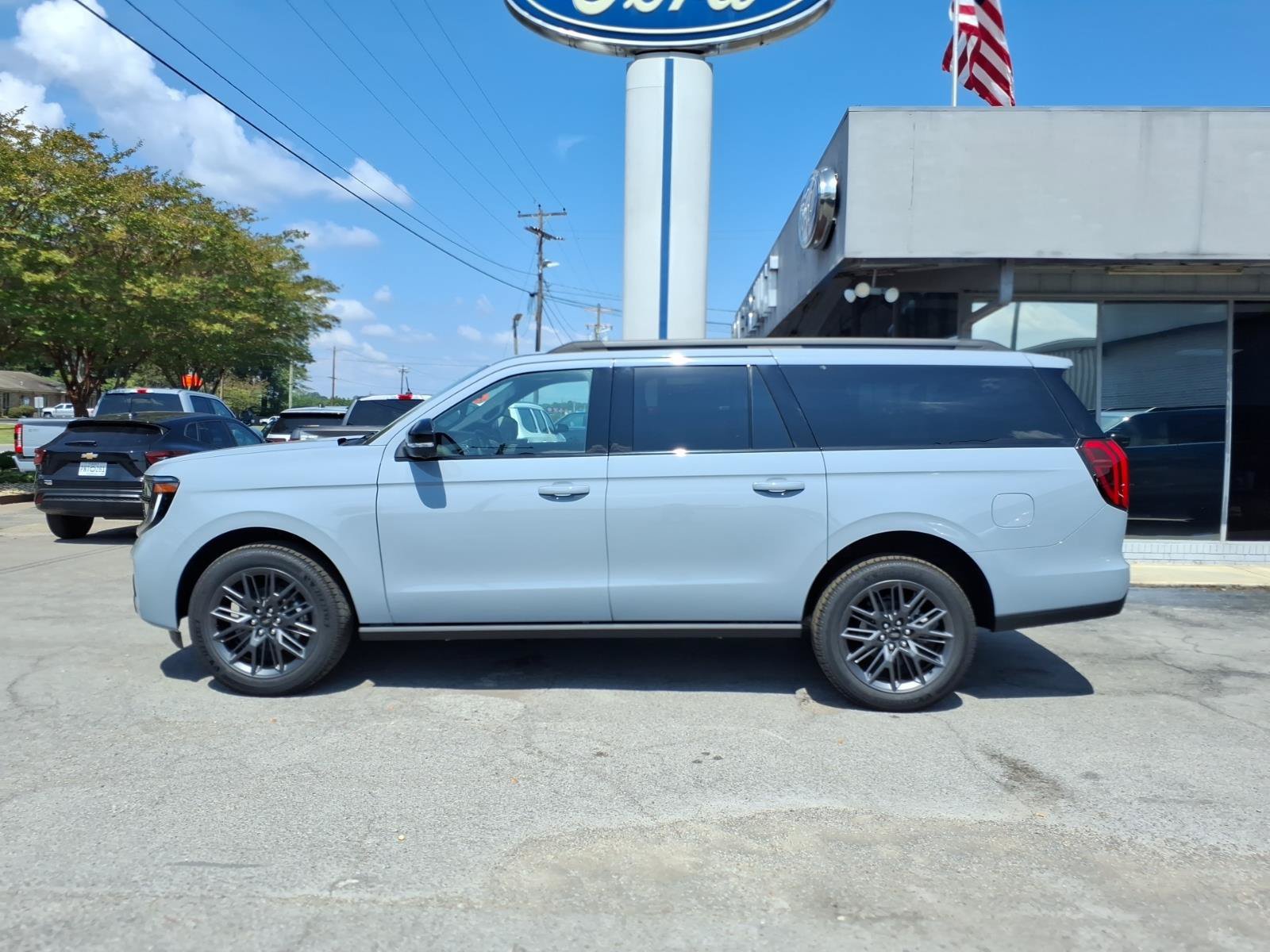 New 2027 Ford Expedition Max Platinum w/ Stealth Appearance Package RWD image 2