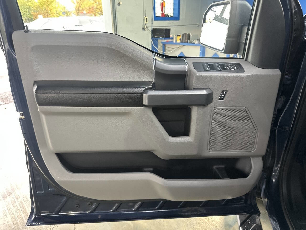 Used 2018 Ford F150 XLT w/ Equipment Group 302A Luxury AWD/4WD image 15