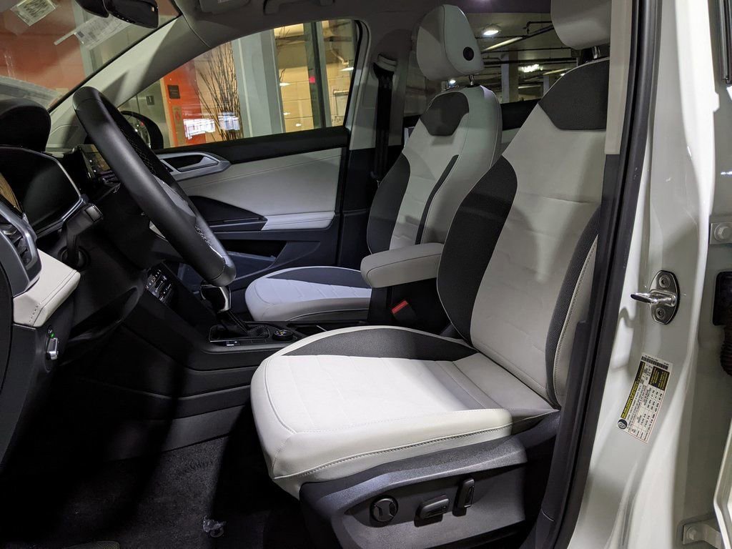 New 2025 Volkswagen Taos SE image 12