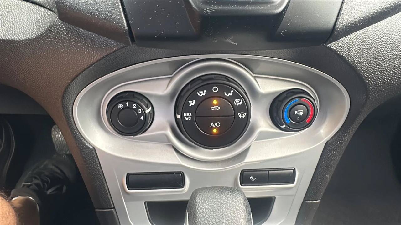 Used 2018 Ford Fiesta SE FWD image 43