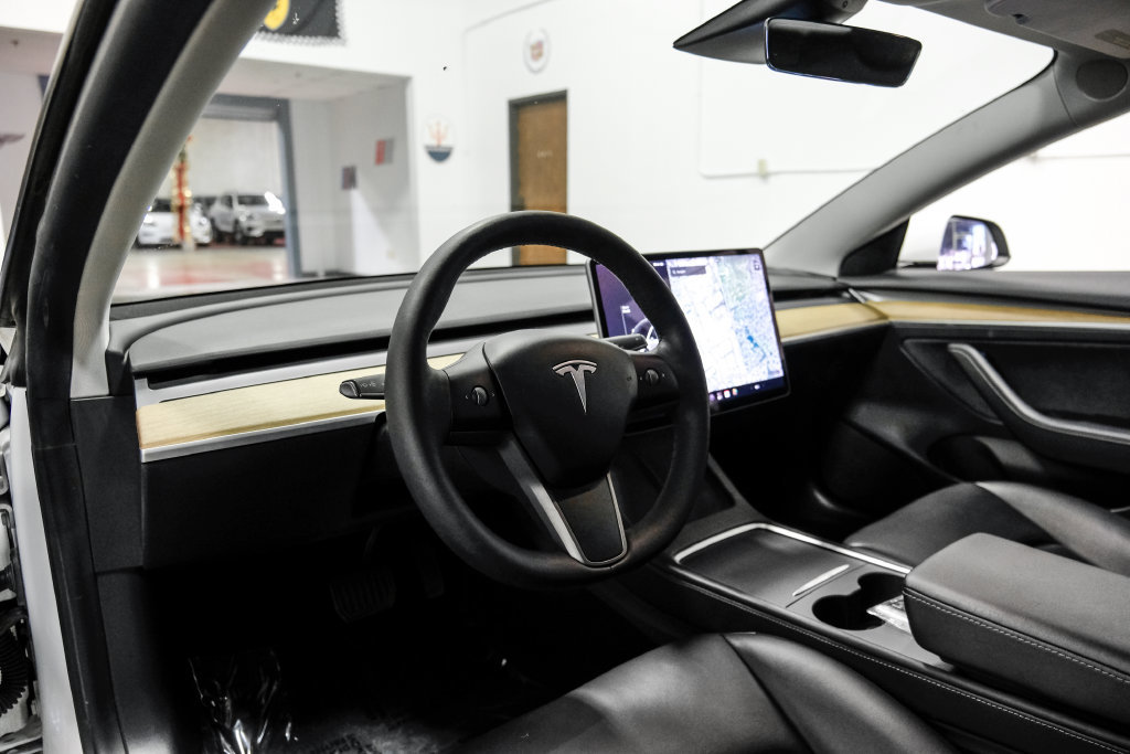 Used 2021 Tesla Model 3 Standard Range Plus RWD image 3