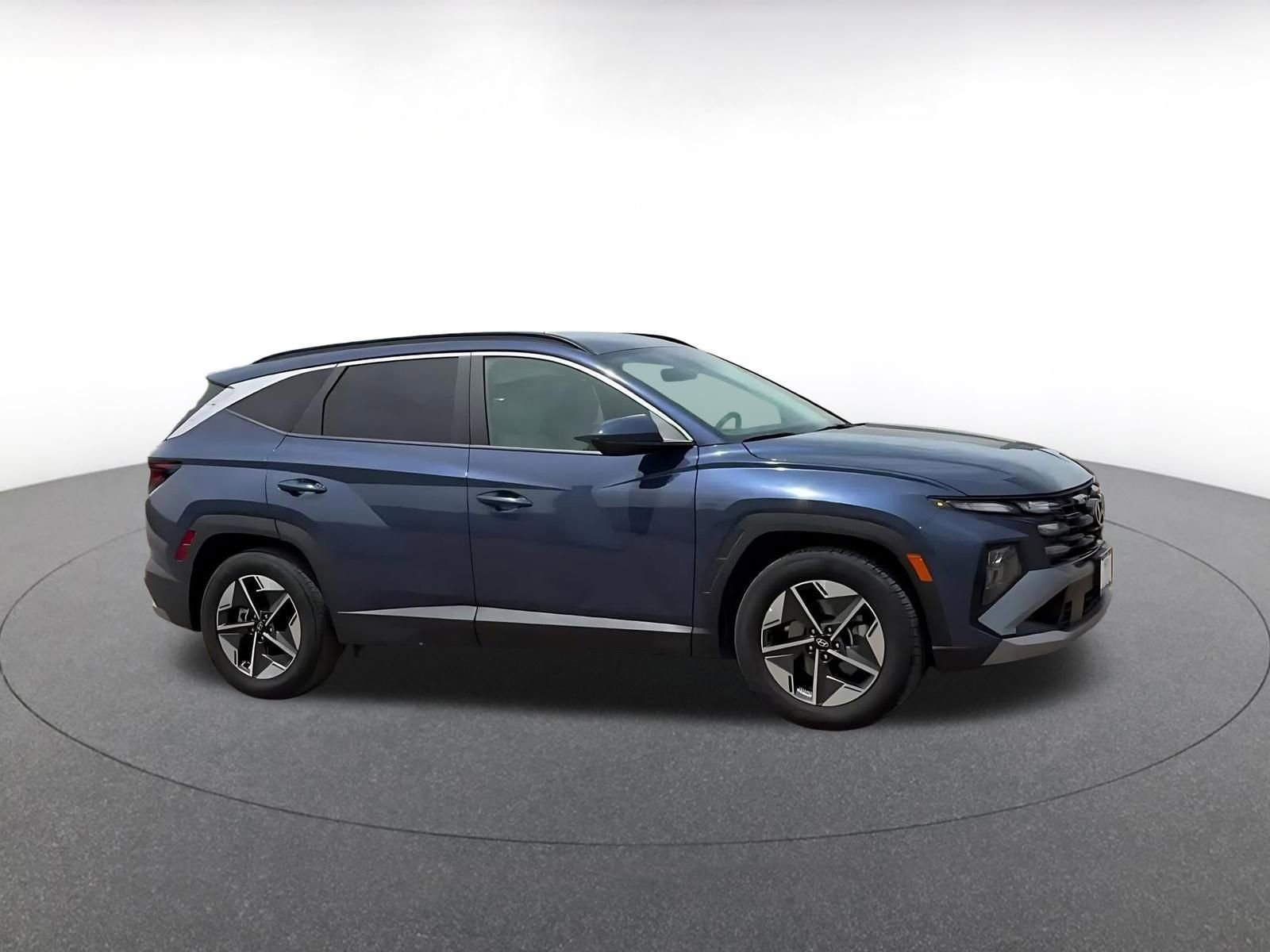 Used 2025 Hyundai Tucson SEL FWD image 2