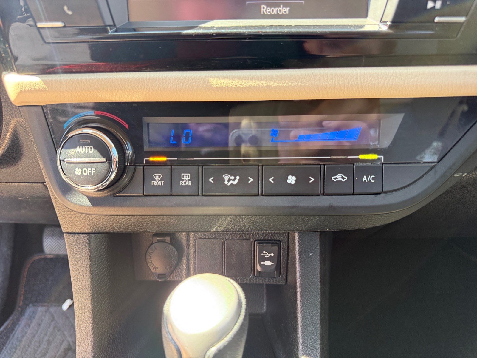 Used 2014 Toyota Corolla LE FWD image 12