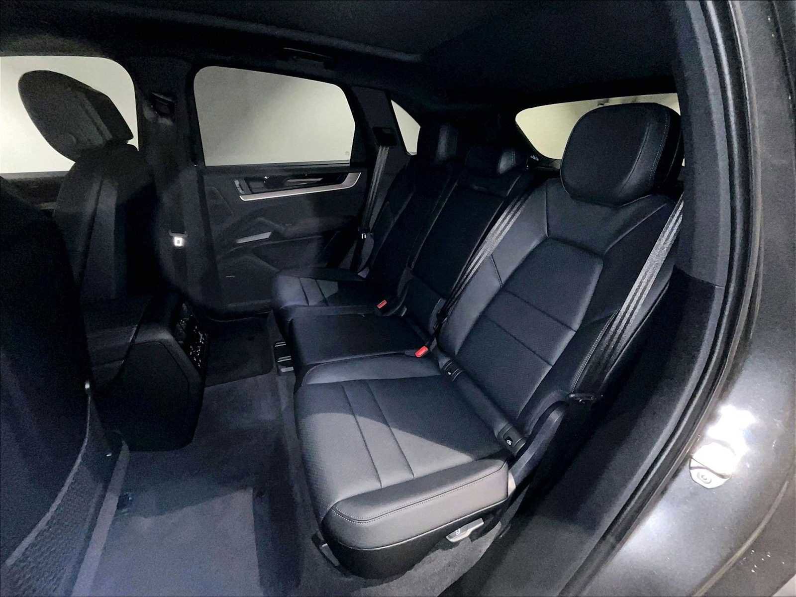 Used 2025 Porsche Cayenne E-Hybrid image 30