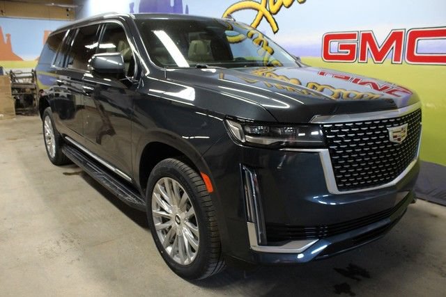 Certified 2022 Cadillac Escalade ESV Premium Luxury AWD/4WD image 4