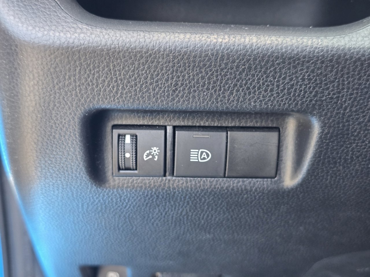 Used 2021 Toyota RAV4 LE AWD/4WD image 23