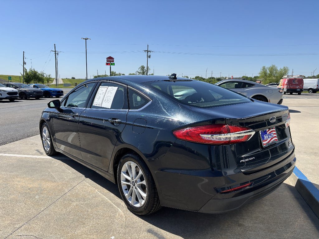 Used 2020 Ford Fusion SE FWD image 3