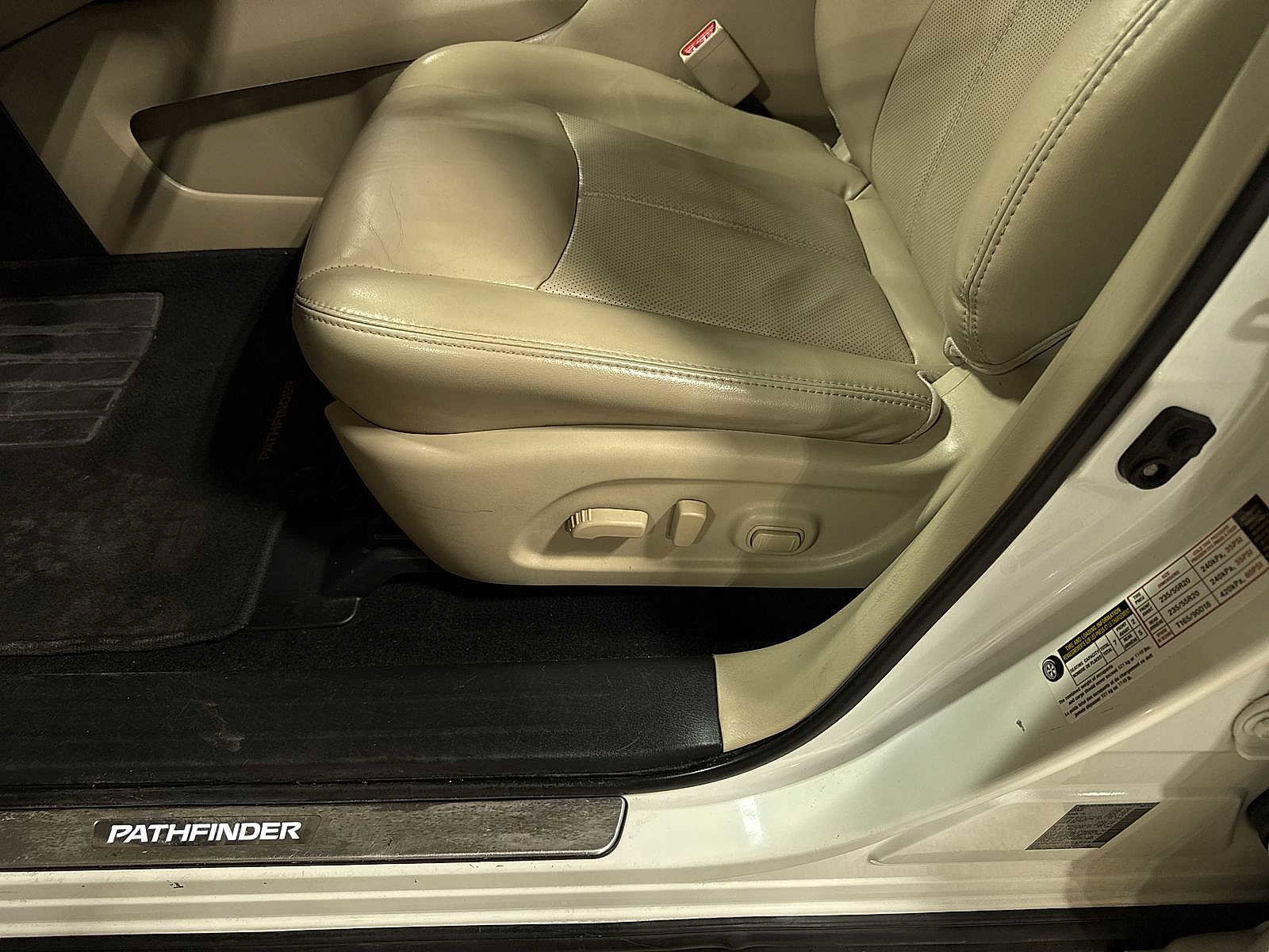 Used 2019 Nissan Pathfinder Platinum image 25