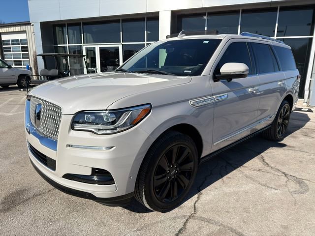 Used 2024 Lincoln Navigator Reserve AWD/4WD image 3