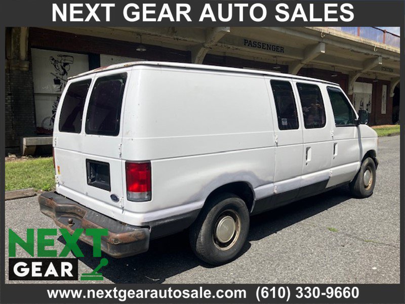Used 2000 Ford E-150 and Econoline 150 RWD image 3