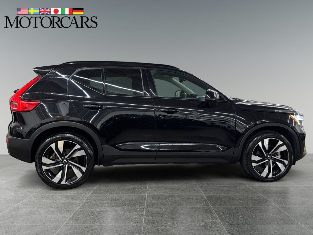 Certified 2024 Volvo XC40 B5 Ultimate w/ Protection Package Premier AWD/4WD image 2