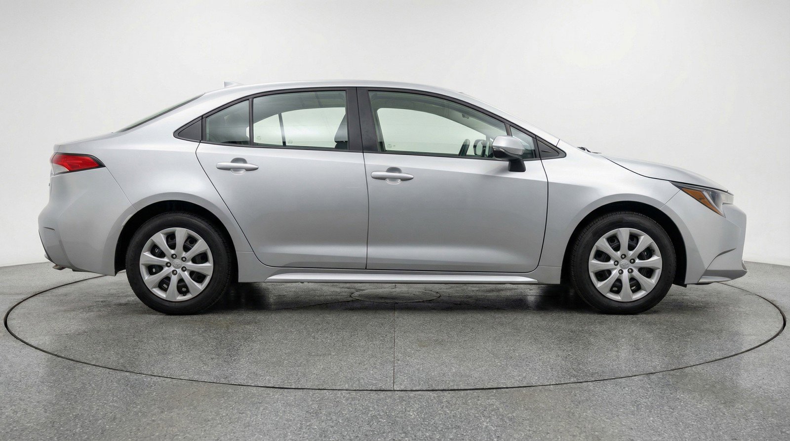Used 2025 Toyota Corolla LE image 11