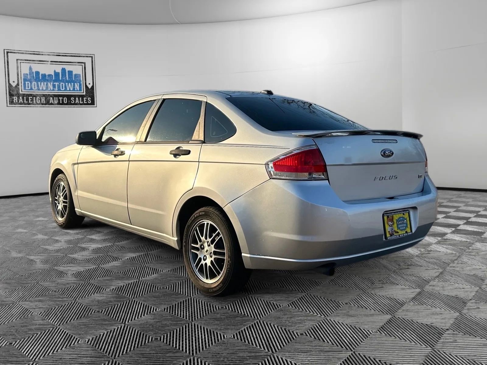 Used 2010 Ford Focus SE image 8