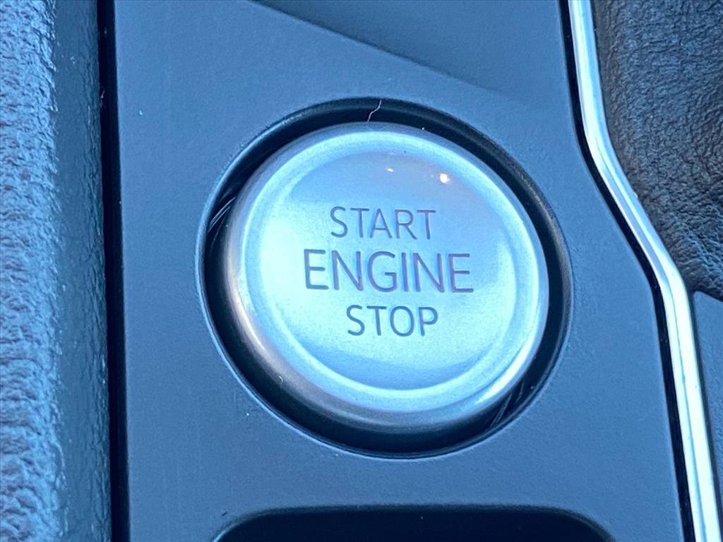 Certified 2023 Volkswagen Atlas Cross Sport SE w/ Panoramic Sunroof Package image 18