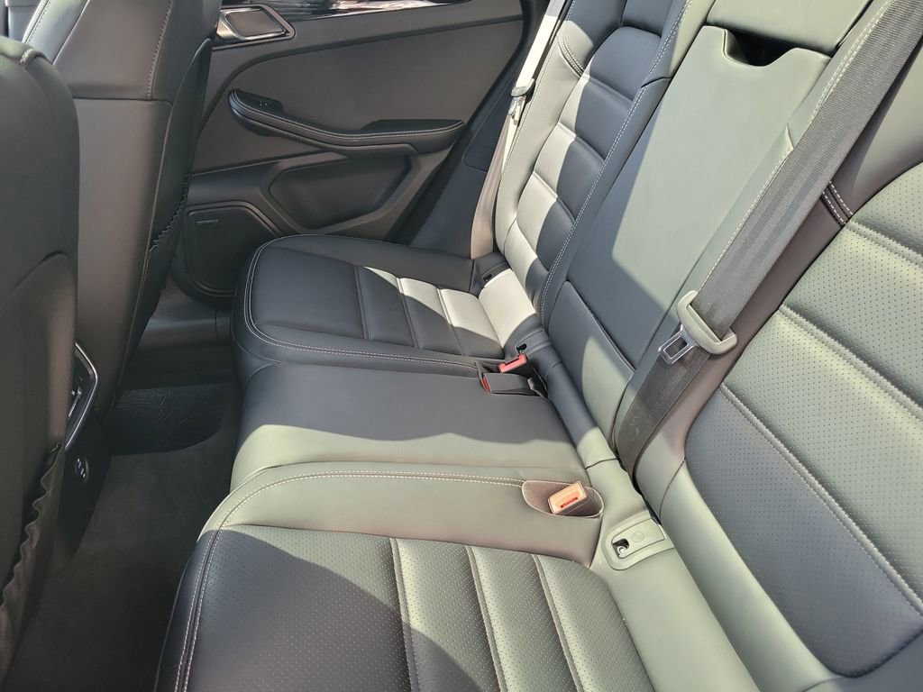 Certified 2025 Porsche Macan image 23