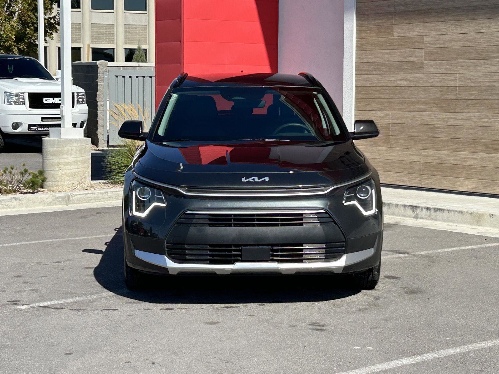 Used 2025 Kia Niro EX image 2