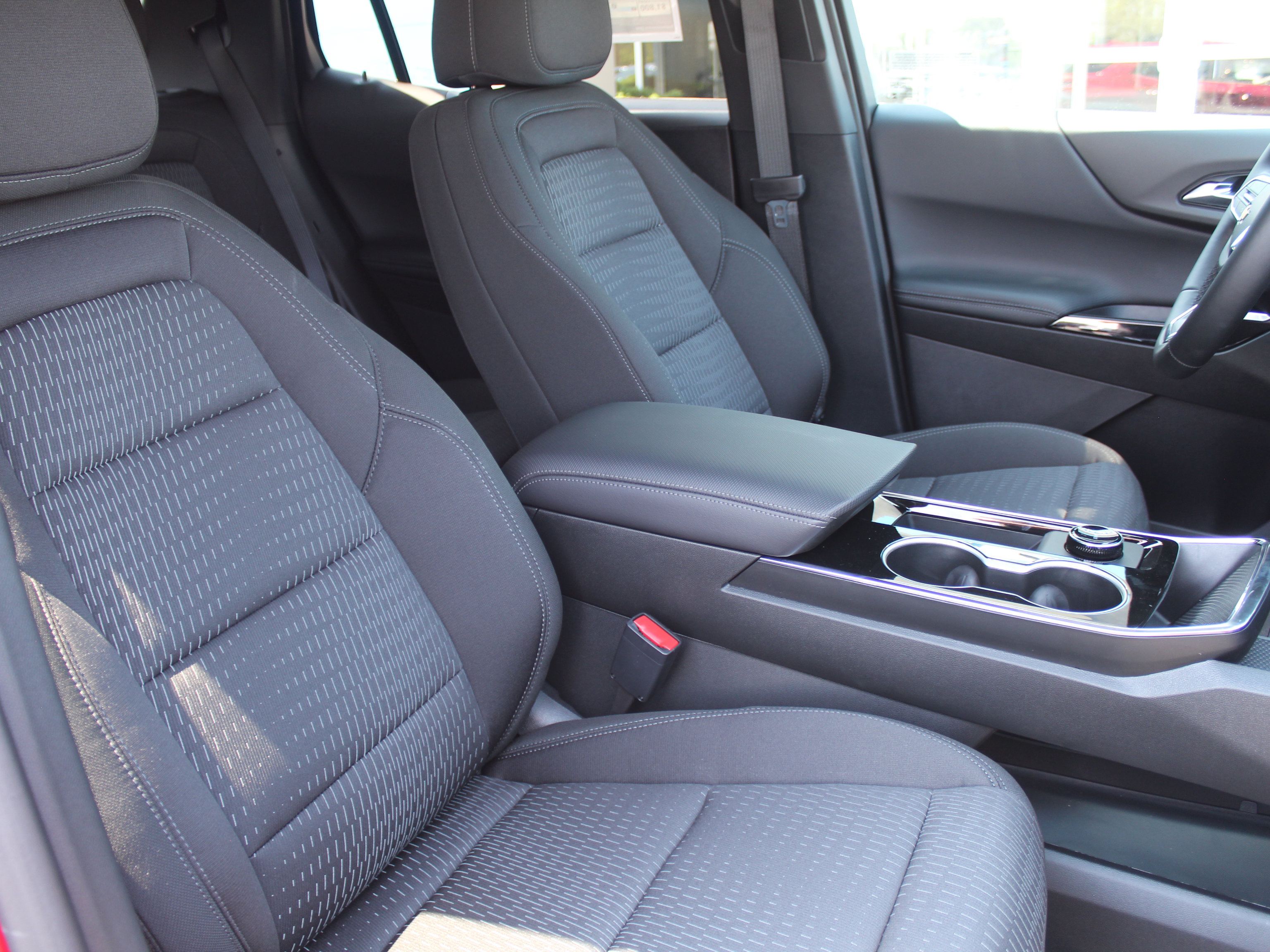 New 2027 Chevrolet Equinox LT w/ Safety and Technology Package AWD/4WD image 15