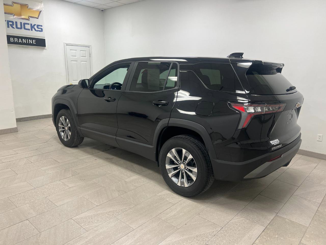 Used 2025 Chevrolet Equinox LT FWD image 6