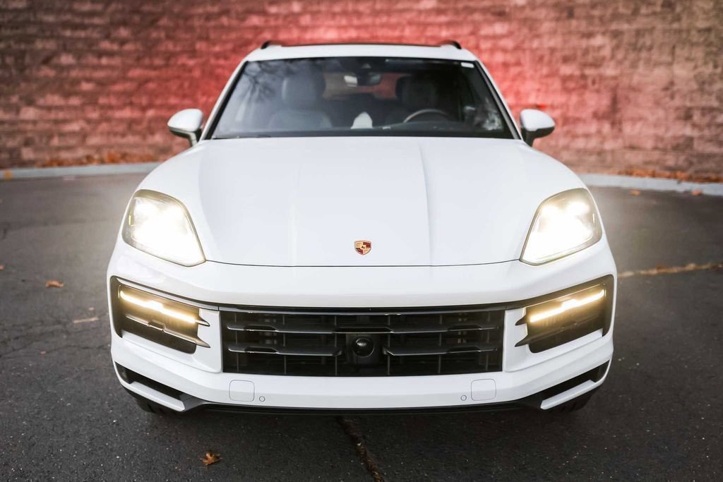 Used 2024 Porsche Cayenne image 2