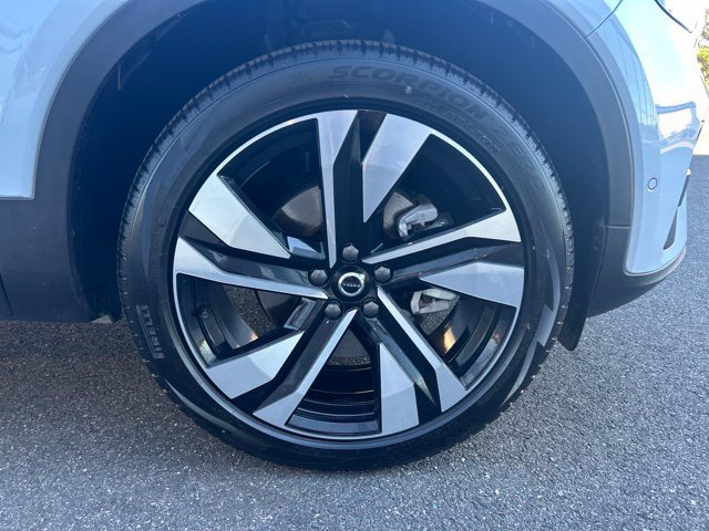 Certified 2026 Volvo XC40 B5 Plus AWD/4WD image 9