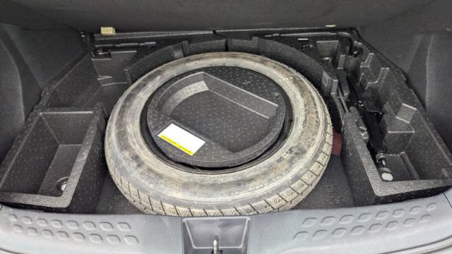 Used 2018 Toyota C-HR XLE FWD image 14