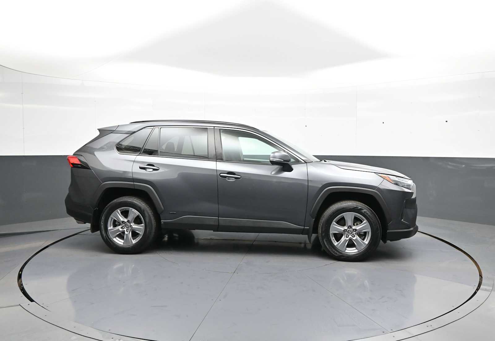 Used 2023 Toyota RAV4 LE AWD/4WD image 5