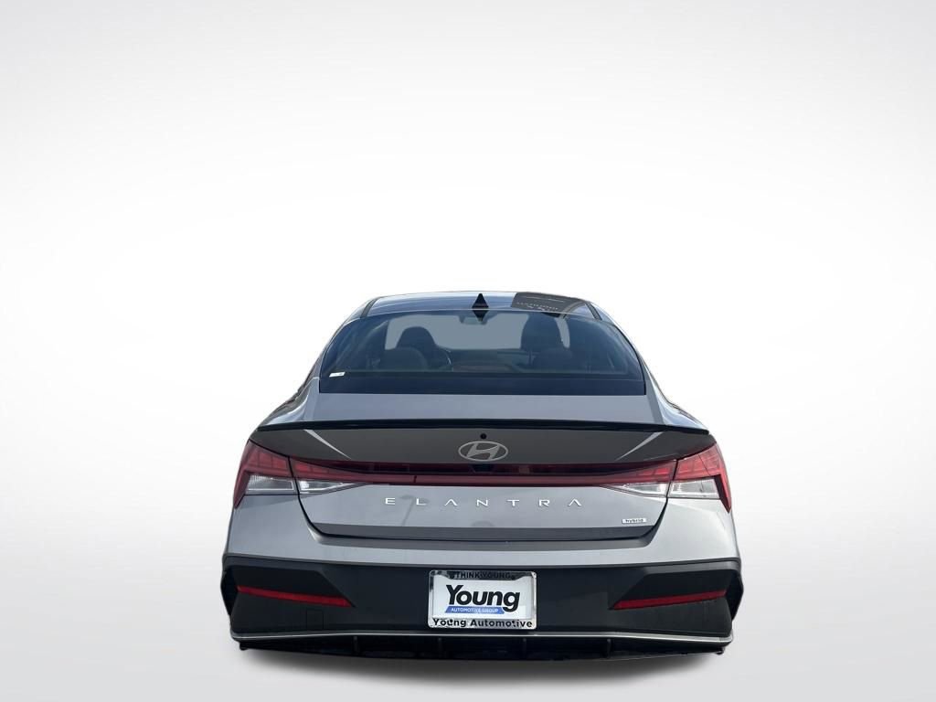 Used 2025 Hyundai Elantra SEL image 6