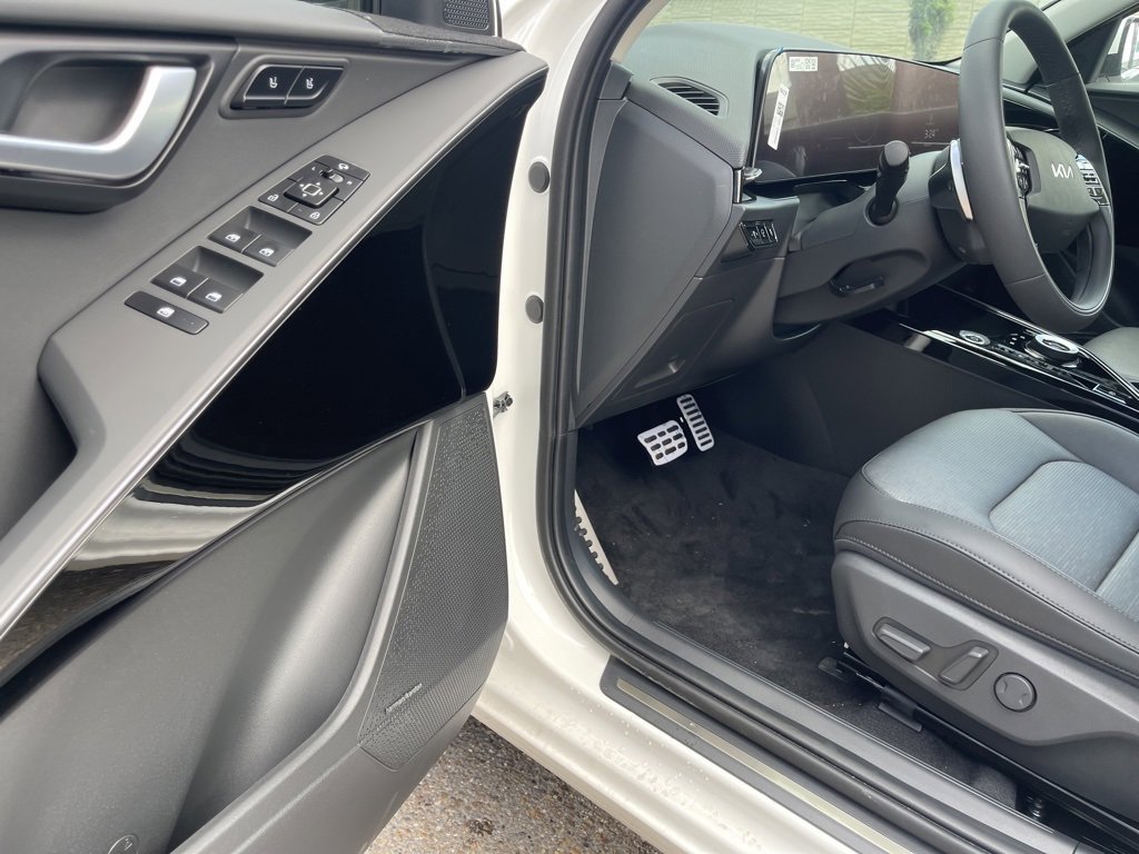 New 2024 Kia Niro Wave image 16