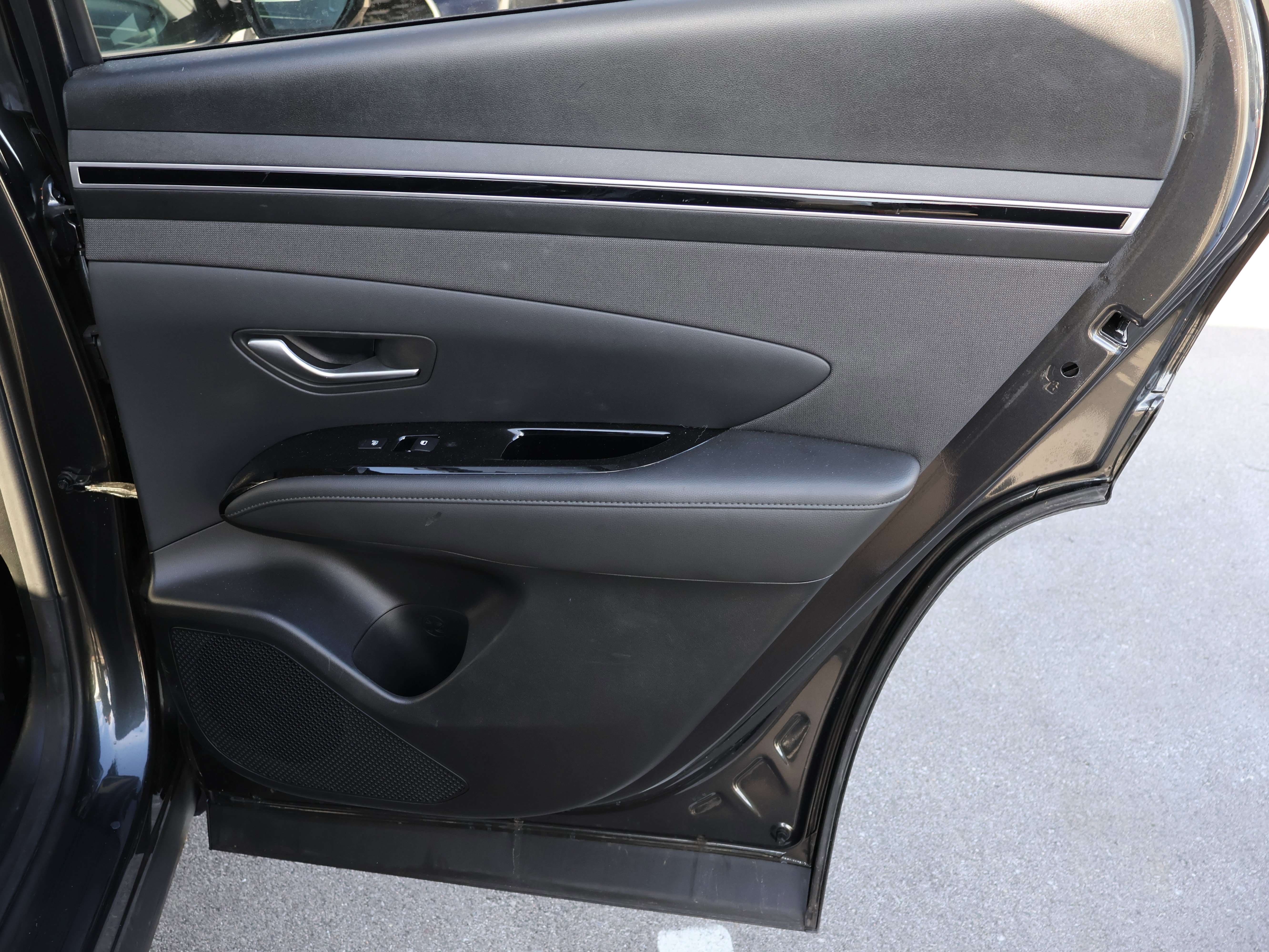 Used 2023 Hyundai Tucson Limited w/ Cargo Package image 11