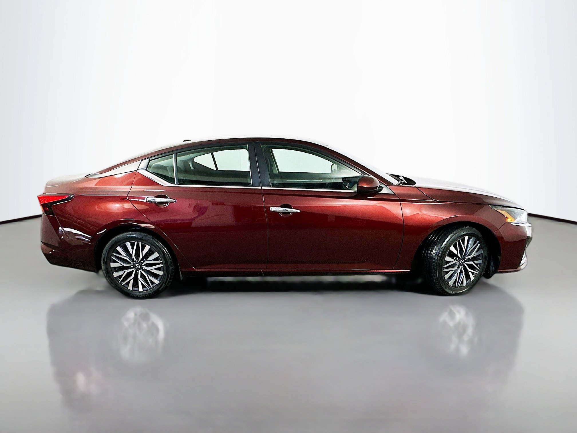 Used 2023 Nissan Altima 2.5 SV image 8