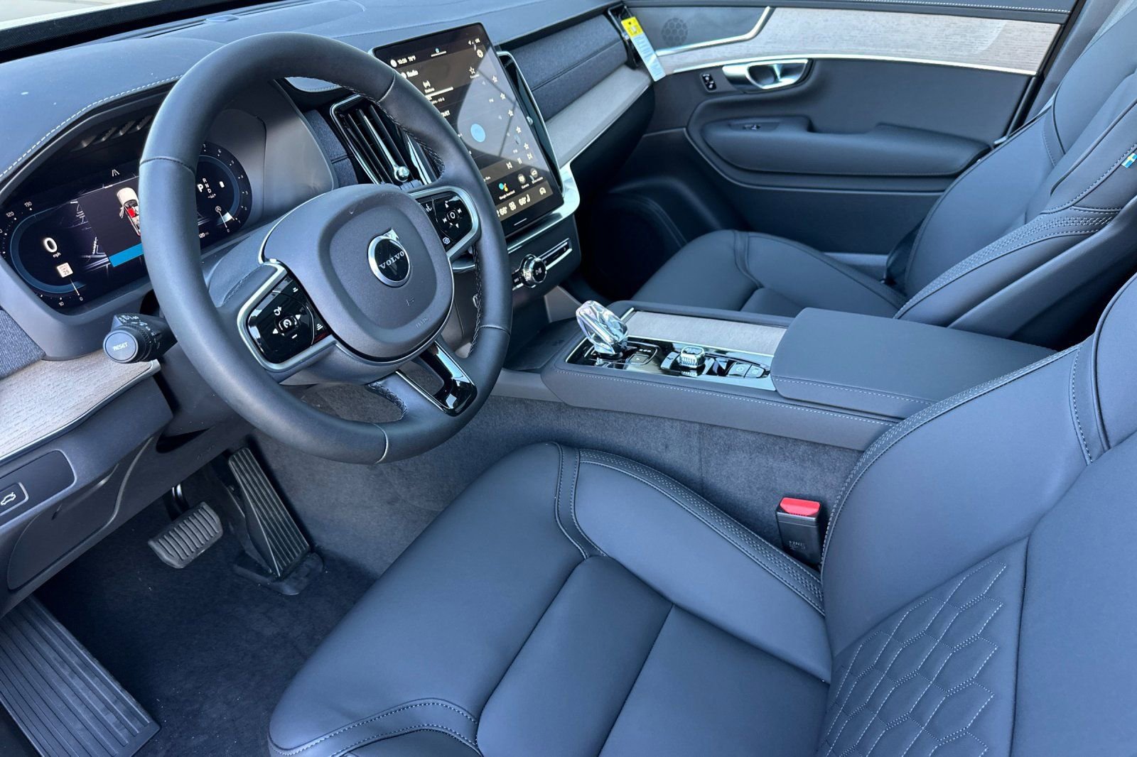 New 2025 Volvo XC90 B6 Core w/ Protection Package Premier AWD/4WD image 9