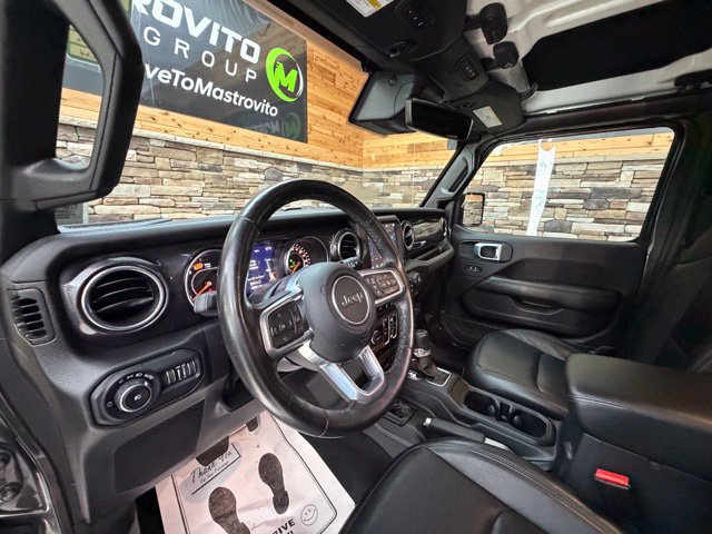 Used 2022 Jeep Wrangler Unlimited Sahara AWD/4WD image 12