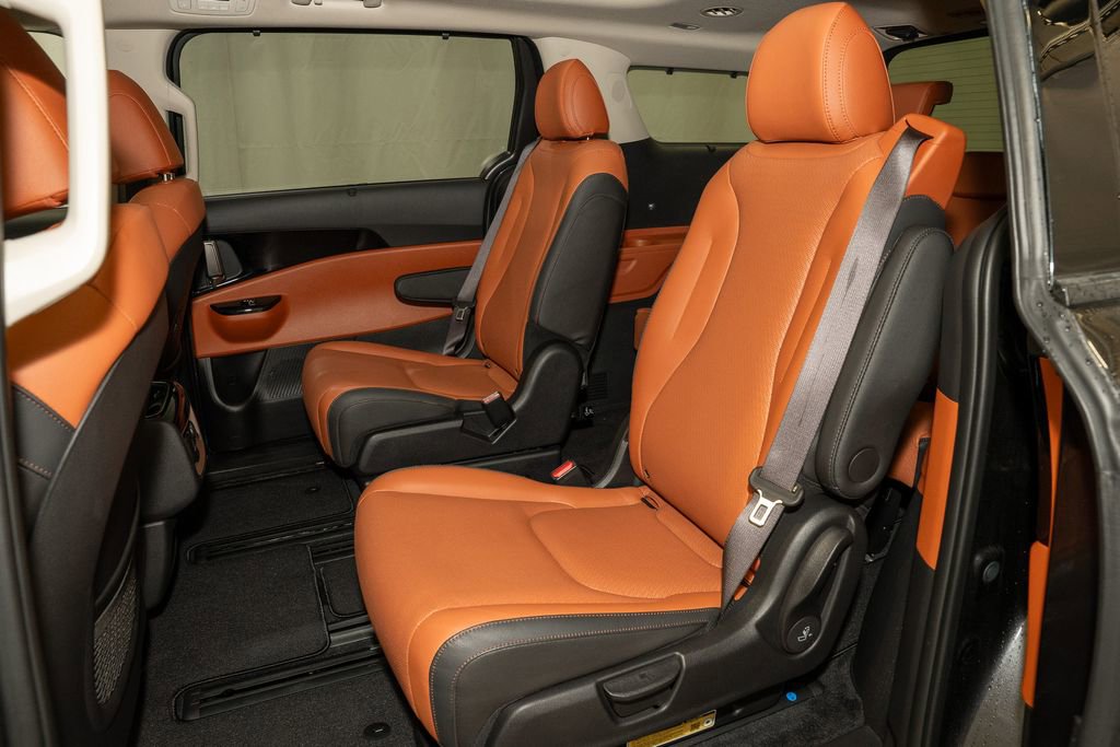 Certified 2024 Kia Carnival SX Prestige image 9