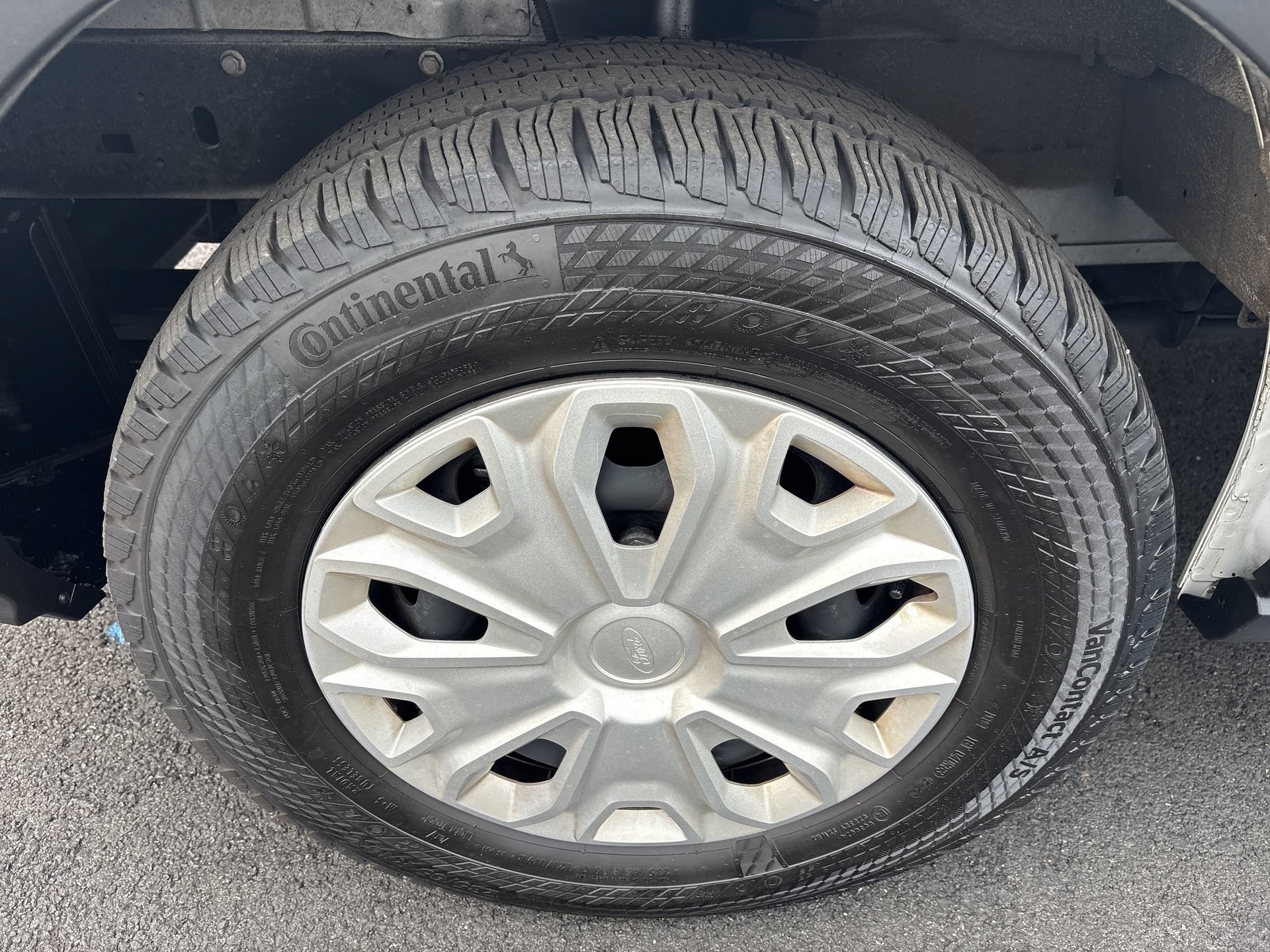 Used 2024 Ford Transit 250 148 Medium Roof w/ Exterior Upgrade Package RWD image 17