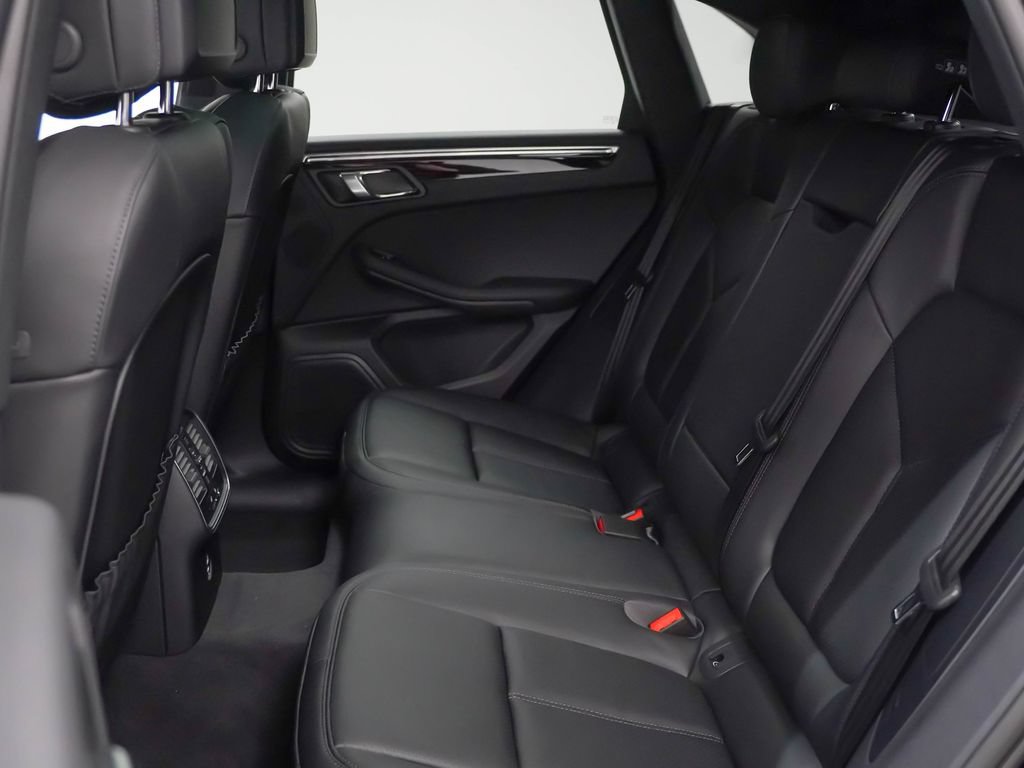 Certified 2026 Porsche Macan AWD/4WD image 32