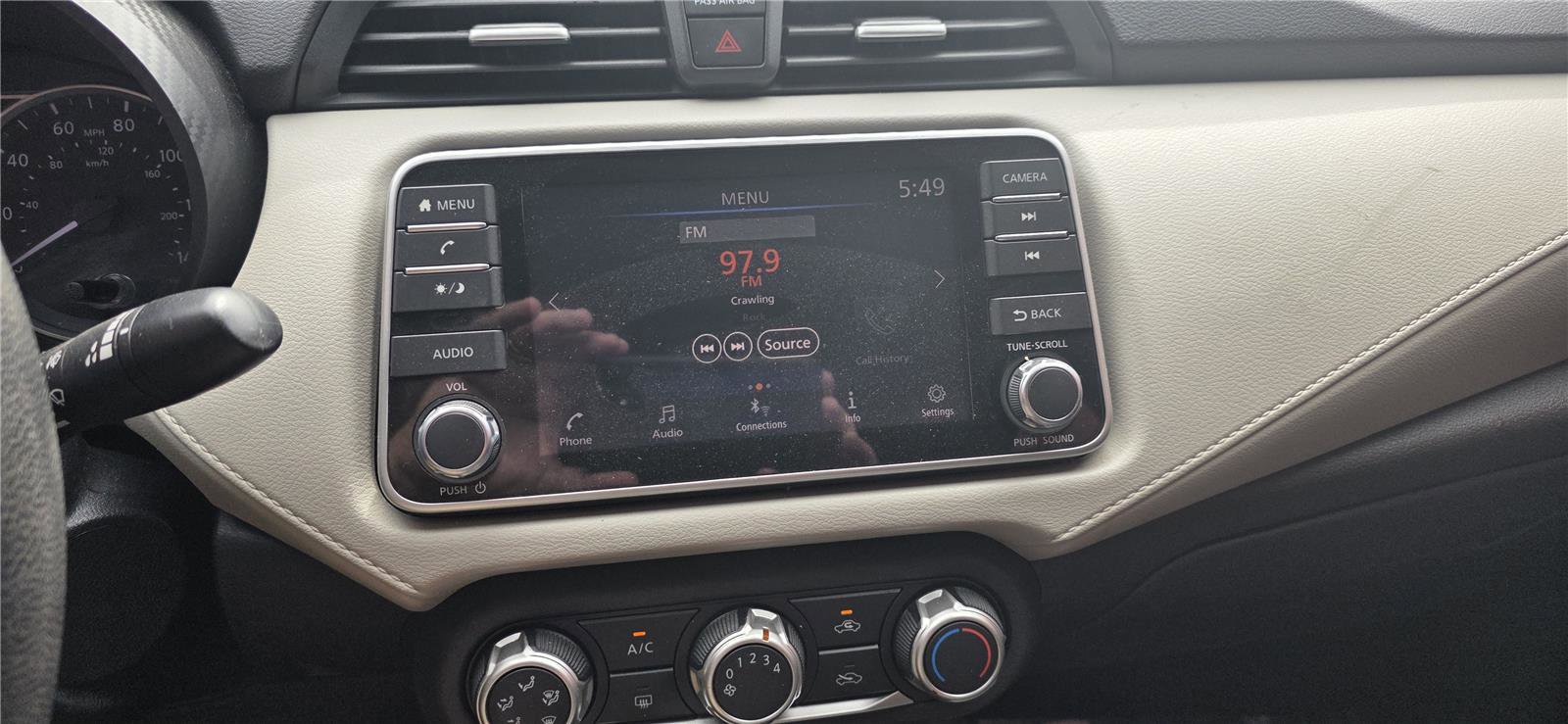 Used 2021 Nissan Versa SV FWD image 11