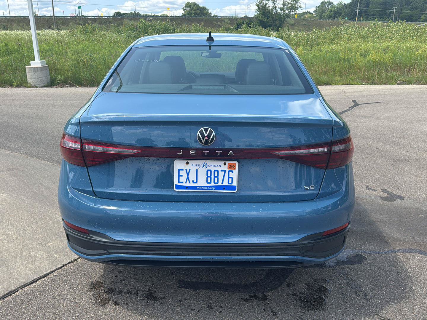 Used 2025 Volkswagen Jetta SE FWD image 4