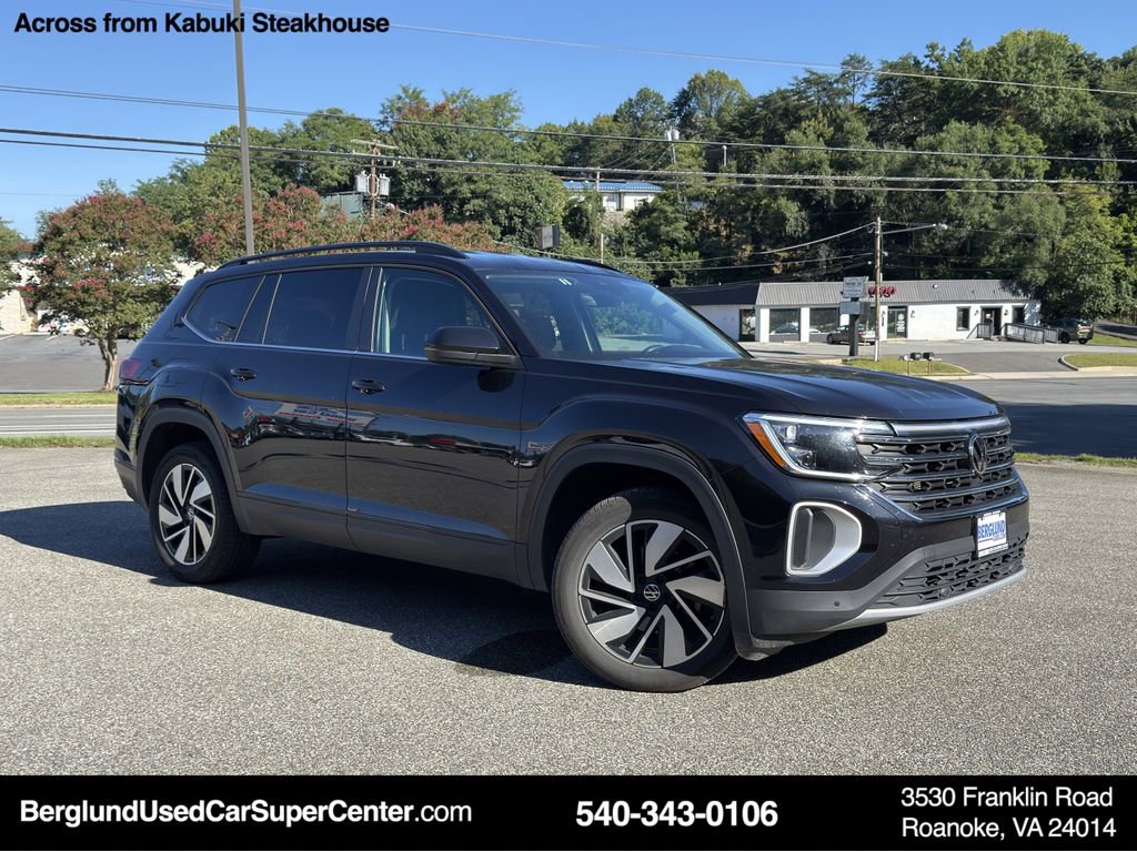 Used 2025 Volkswagen Atlas SE image 2