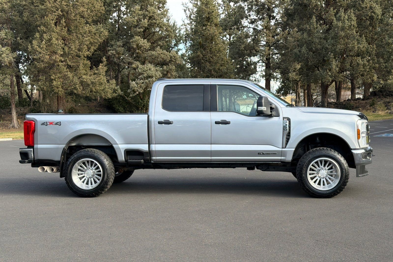 Used 2024 Ford F350 XLT image 3