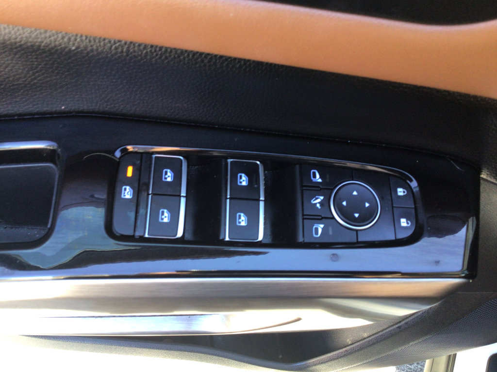 Used 2023 Nissan Pathfinder Platinum w/ Black Appearance Package AWD/4WD image 5