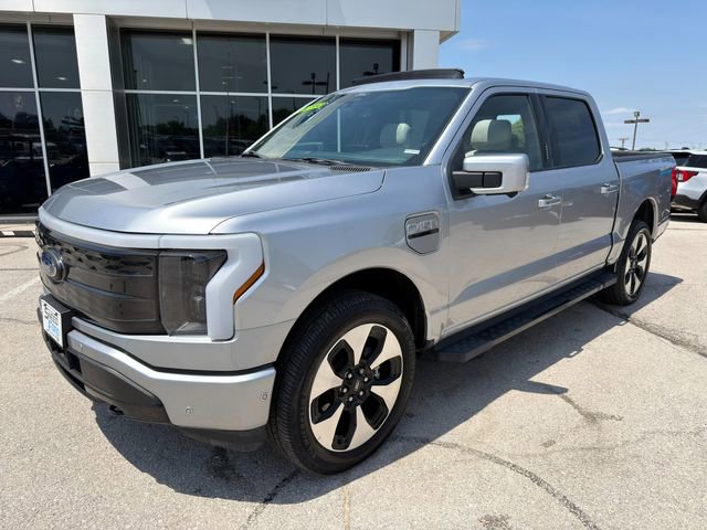 Used 2022 Ford F150 Lightning Platinum AWD/4WD image 3