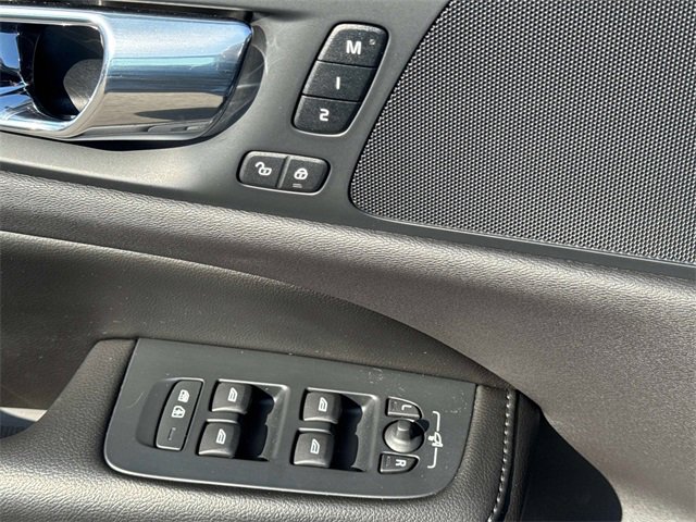 Used 2019 Volvo S60 T6 Momentum w/ Premium Package image 27
