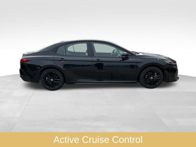 Used 2025 Toyota Camry SE image 9