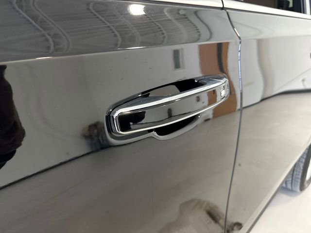 Used 2023 Chevrolet Suburban High Country image 18