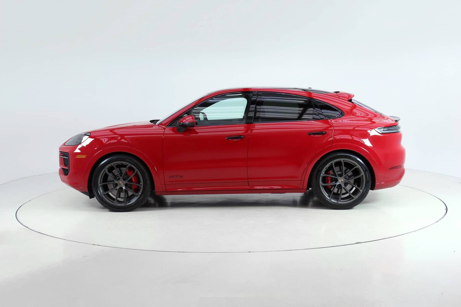 Certified 2025 Porsche Cayenne GTS AWD/4WD image 2