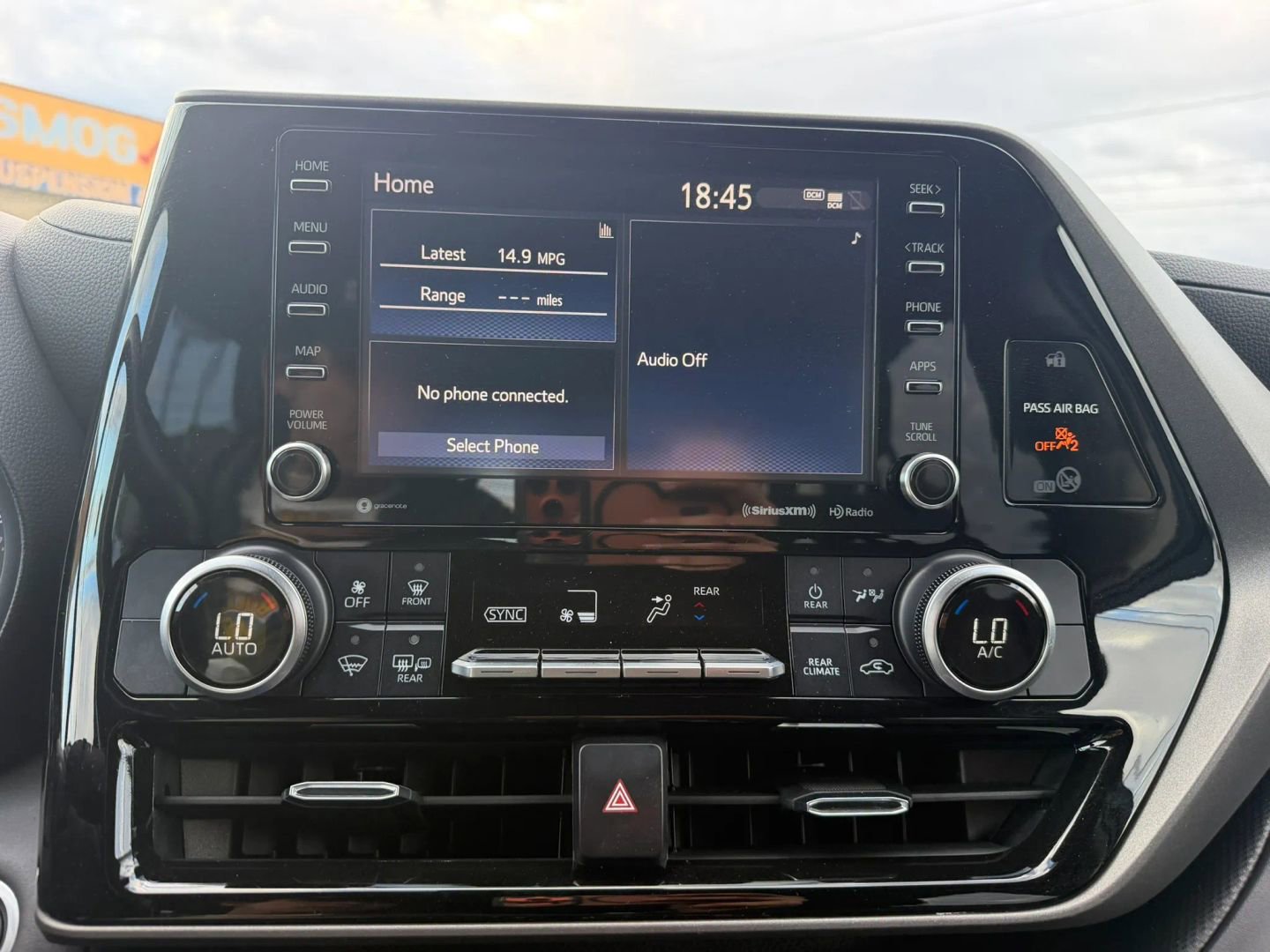 Used 2021 Toyota Highlander LE AWD/4WD image 27