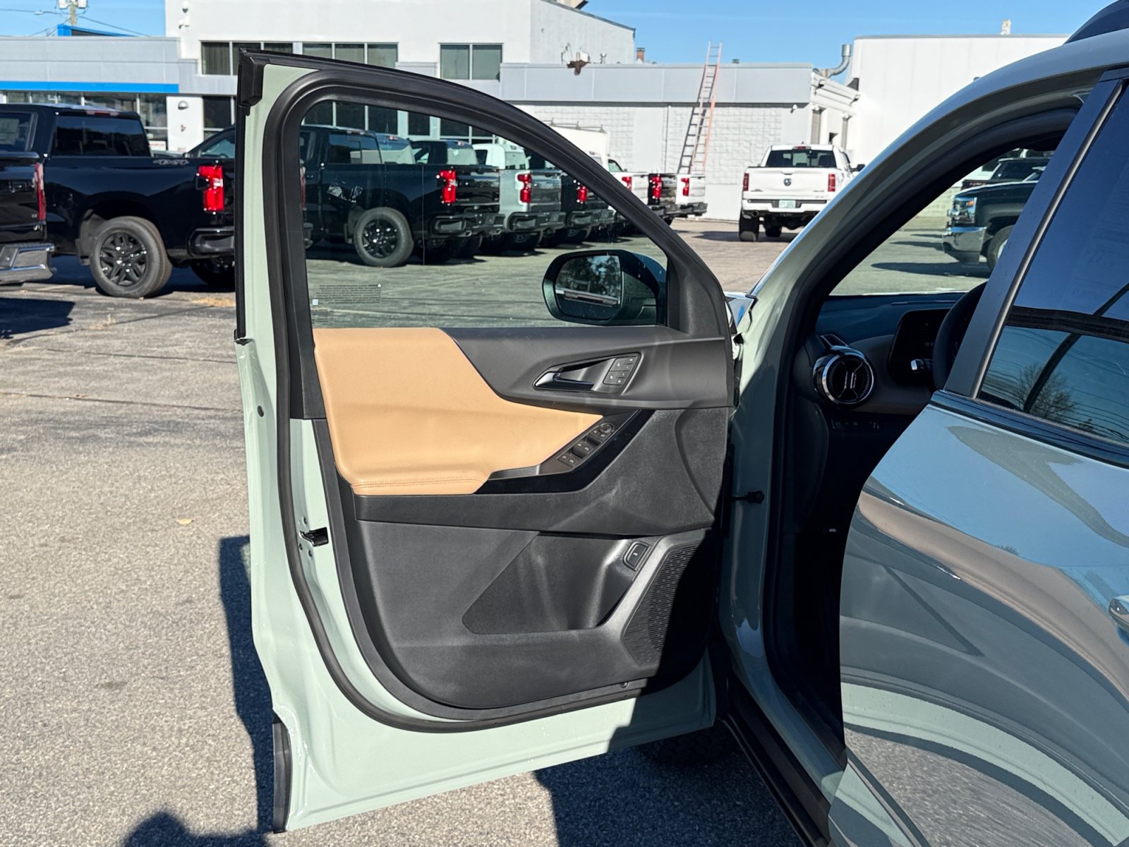 New 2026 Chevrolet Equinox ACTIV w/ Convenience Package III FWD image 23