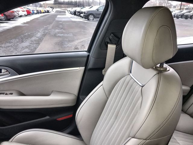 Used 2023 Genesis G70 3.3T image 23