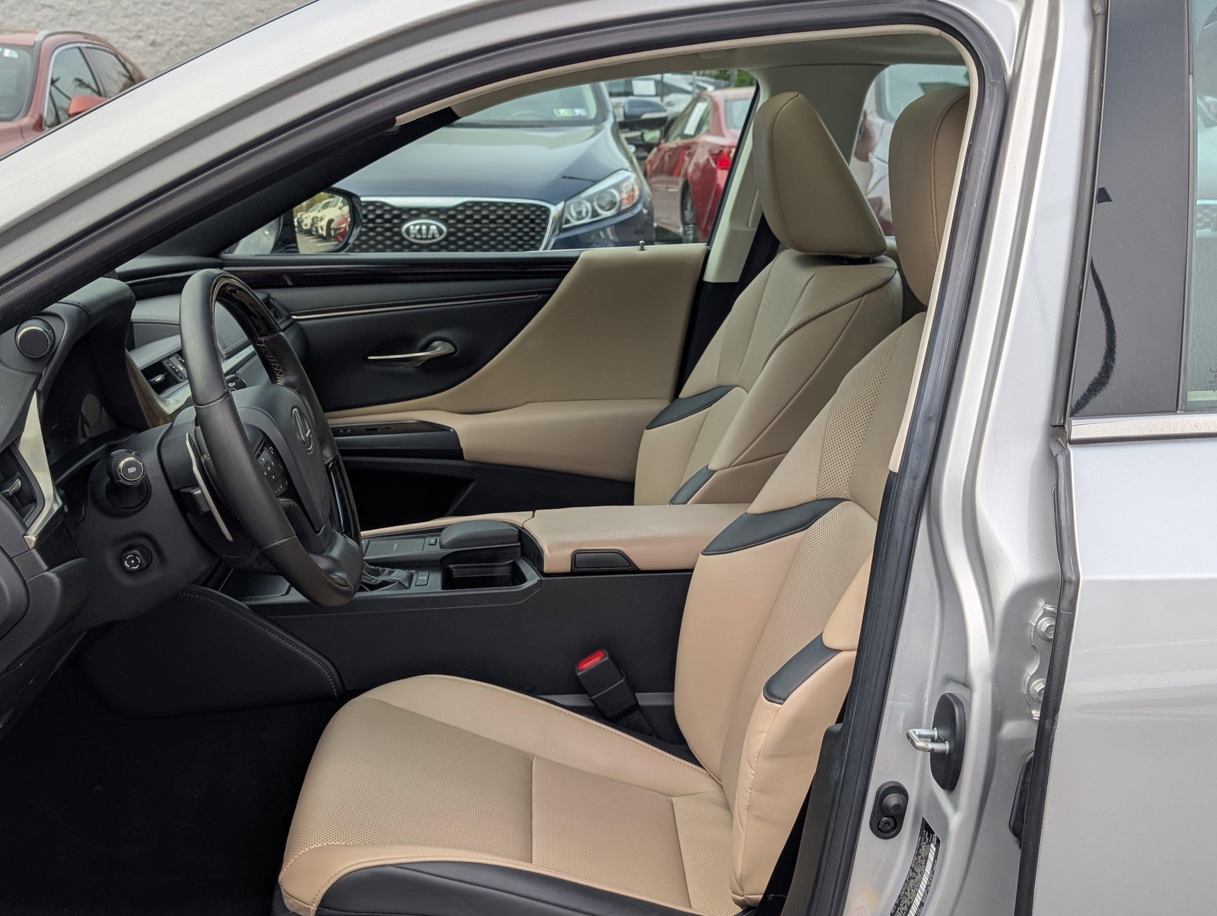 Used 2019 Lexus ES 350 w/ Premium Package image 15